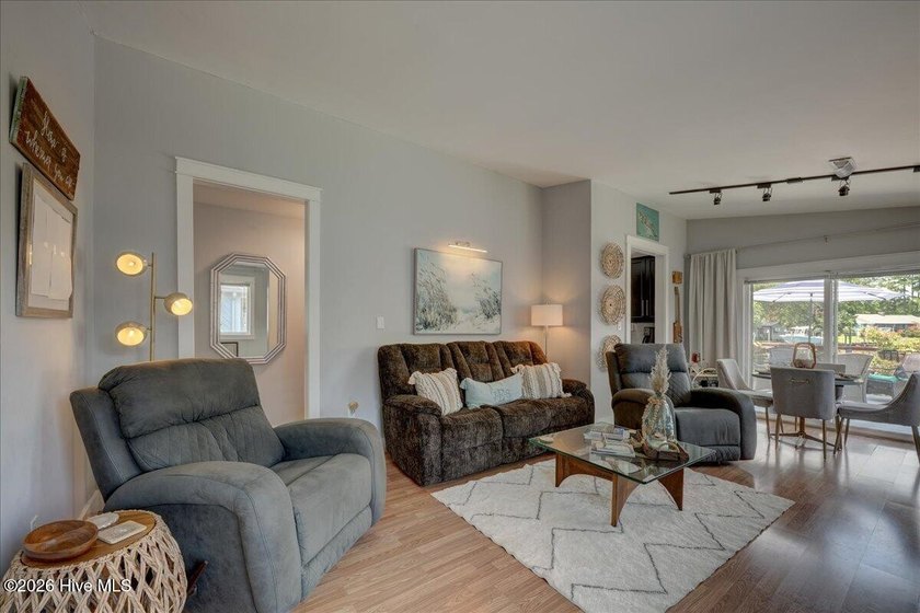 Waterfront Living at It's Finest! Welcome to this beautifully - photo 12