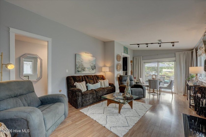 Waterfront Living at It's Finest! Welcome to this beautifully - photo 13