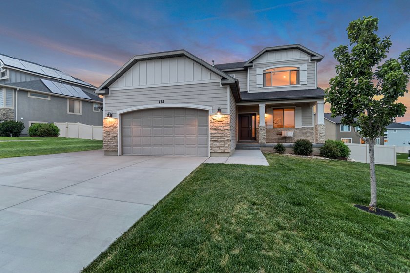 Come check out this spacious 2-story in scenic Saratoga Springs - photo 3