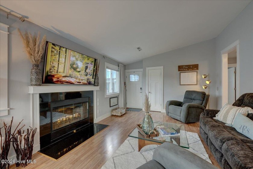 Waterfront Living at It's Finest! Welcome to this beautifully - photo 15