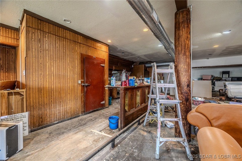 Prime Commercial Opportunity with Residential Income in the - photo 16