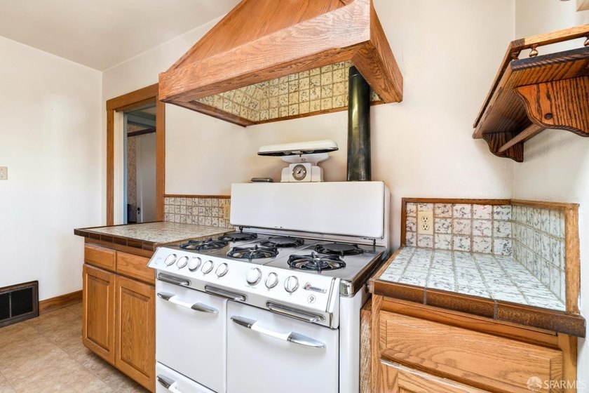 This exceptional opportunity in the Excelsior District sits - photo 17