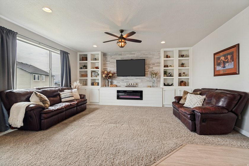 Come check out this spacious 2-story in scenic Saratoga Springs - photo 8