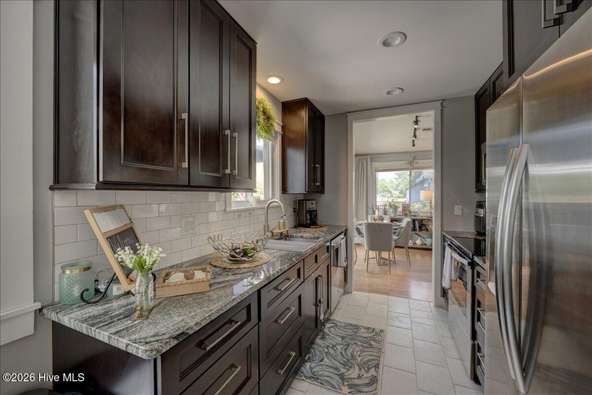 Waterfront Living at It's Finest! Welcome to this beautifully - photo 22