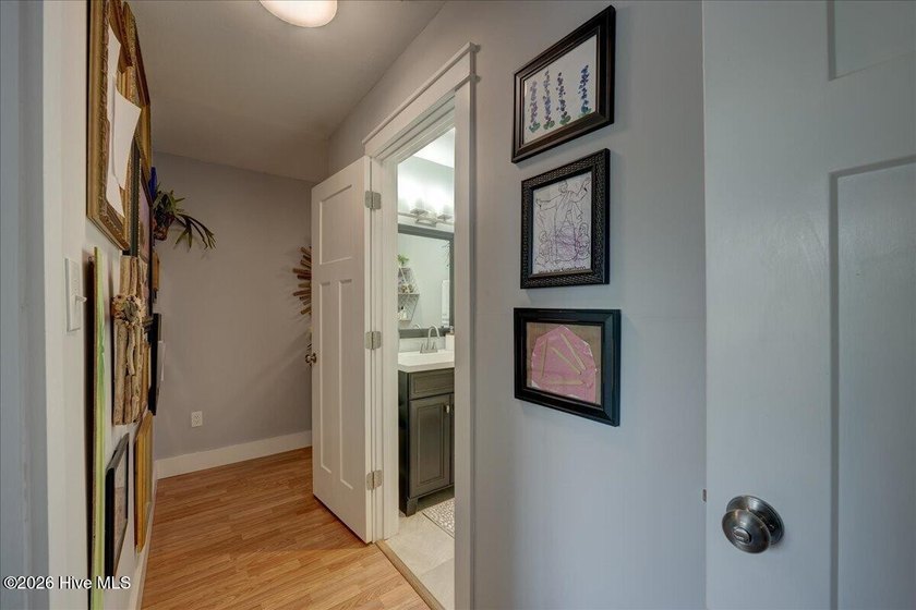 Waterfront Living at It's Finest! Welcome to this beautifully - photo 24