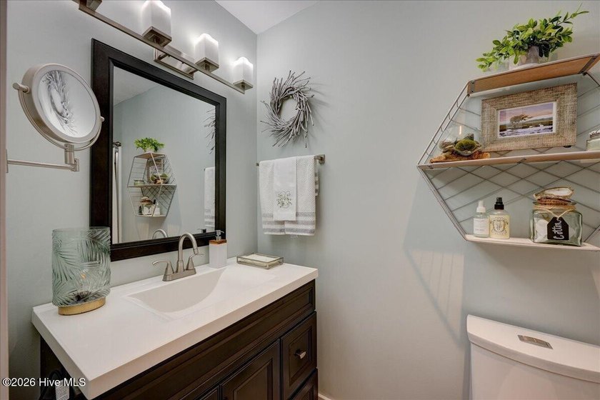 Waterfront Living at It's Finest! Welcome to this beautifully - photo 25