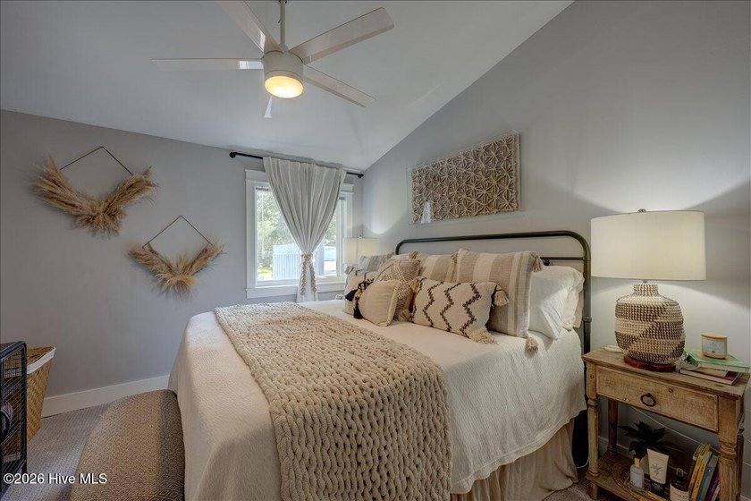 Waterfront Living at It's Finest! Welcome to this beautifully - photo 31