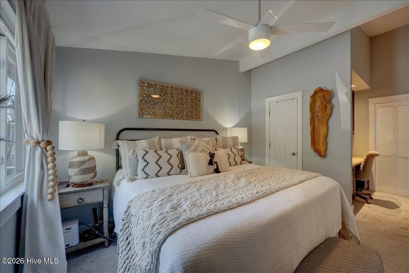 Waterfront Living at It's Finest! Welcome to this beautifully - photo 33