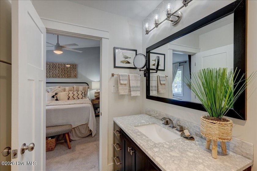 Waterfront Living at It's Finest! Welcome to this beautifully - photo 36