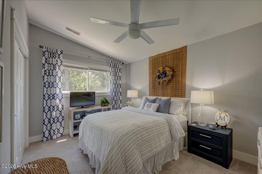 Waterfront Living at It's Finest! Welcome to this beautifully - photo 40