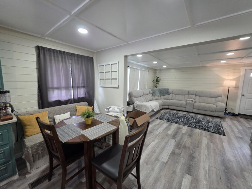 Welcome home to this well-maintained and inviting 2-bedroom - photo 3