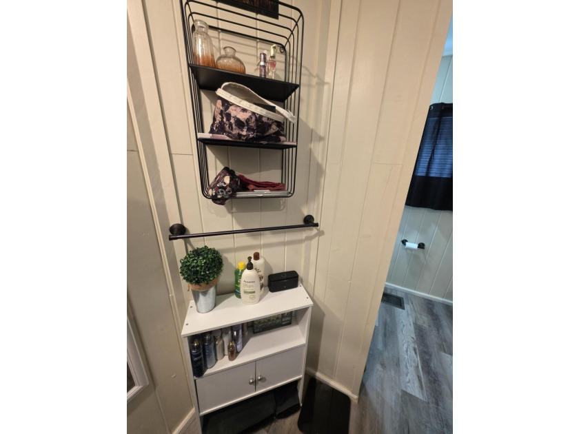 Welcome home to this well-maintained and inviting 2-bedroom - photo 9