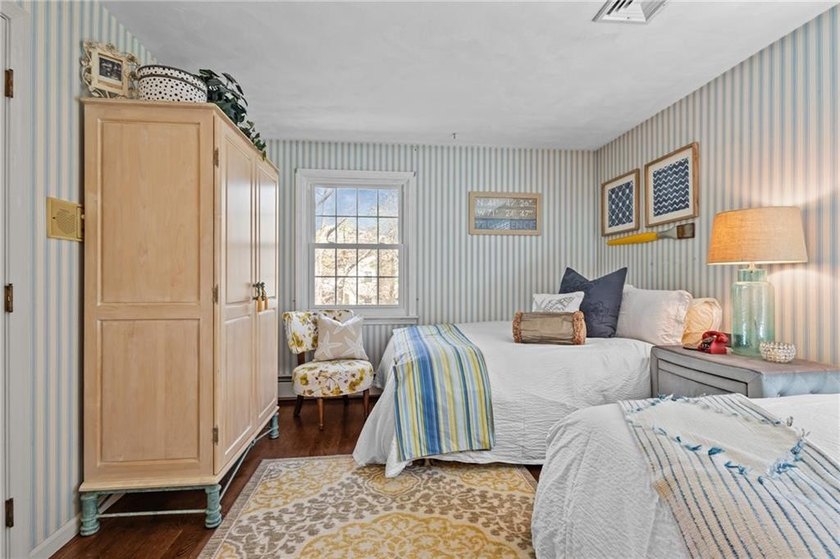 Welcome to 1340 Waterford Drive in the highly desirable - photo 34