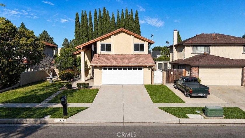 Welcome to 2533 S Townsend Street, a spacious and beautifully - photo 2