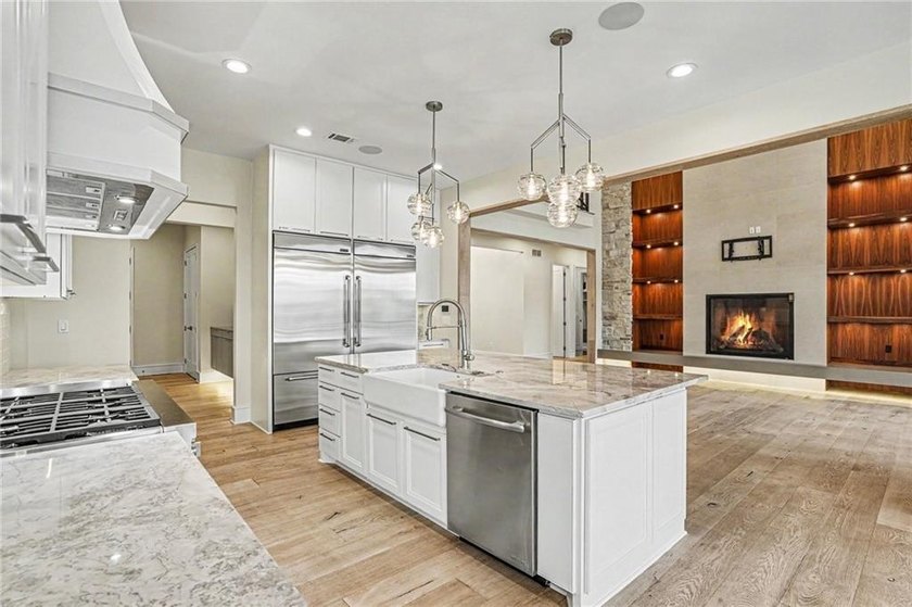 Welcome to this breathtaking modern home in the secluded enclave - photo 13
