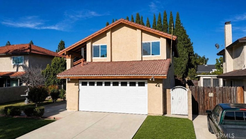 Welcome to 2533 S Townsend Street, a spacious and beautifully - photo 3