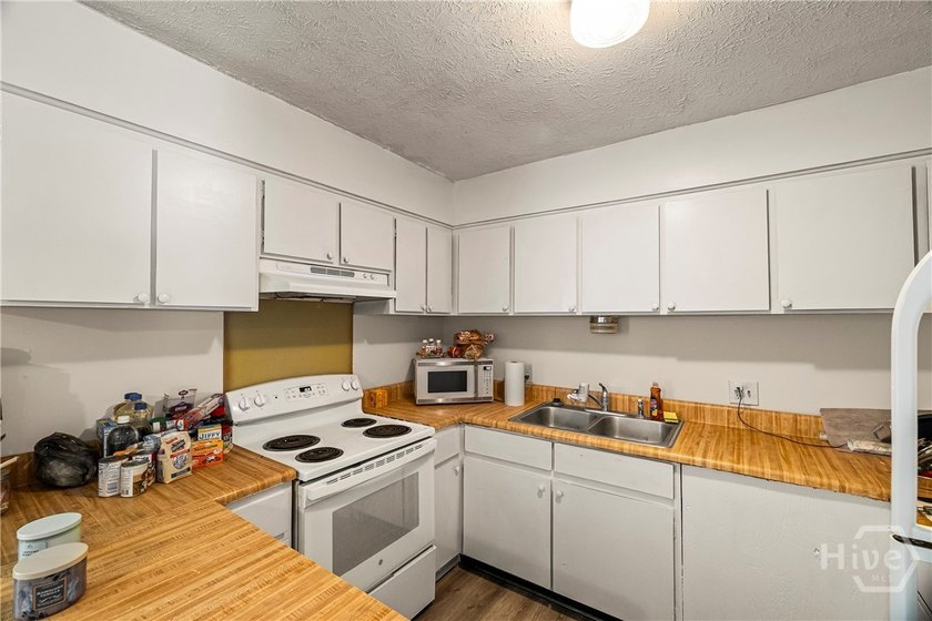 Turnkey Investment - 5-Unit Apartment Building with Strong - photo 17