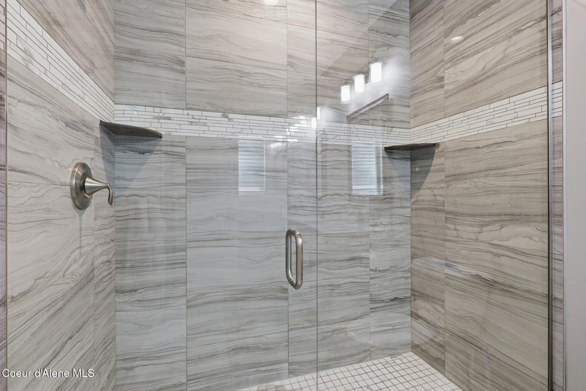Ideally located and offered fully furnished, this beautifully - photo 19