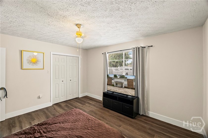 Turnkey Investment - 5-Unit Apartment Building with Strong - photo 21
