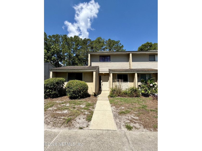 3BR/3BA corner-unit condo in desirable Mandarin! Features a - photo 24