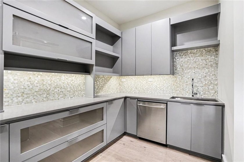 Welcome to this breathtaking modern home in the secluded enclave - photo 25