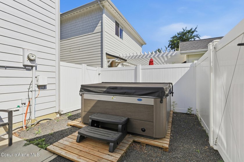 Ideally located and offered fully furnished, this beautifully - photo 34