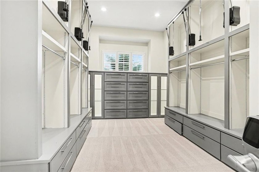 Welcome to this breathtaking modern home in the secluded enclave - photo 34