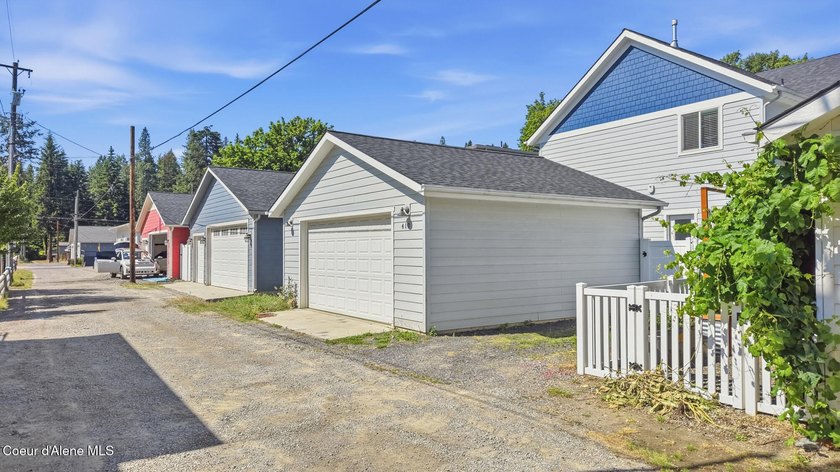Ideally located and offered fully furnished, this beautifully - photo 37