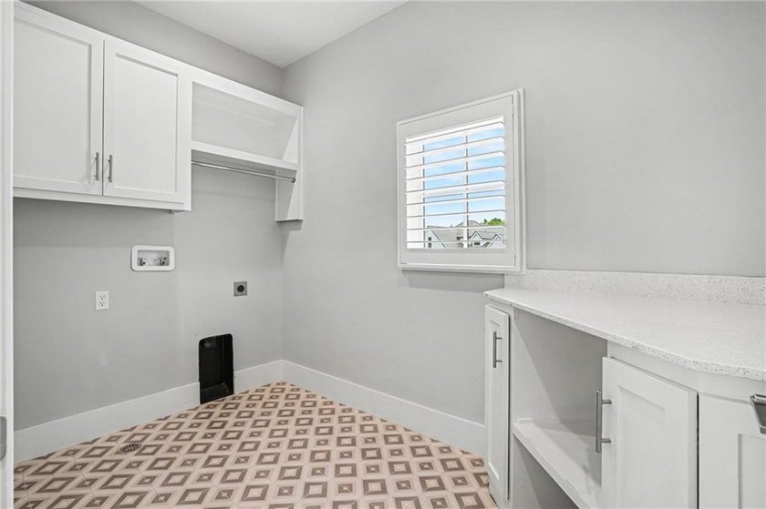 Welcome to this breathtaking modern home in the secluded enclave - photo 42