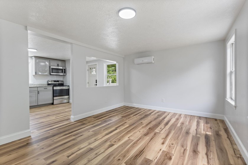 Thoughtful renovations inside and out give this Kennebunk Cape a - photo 3