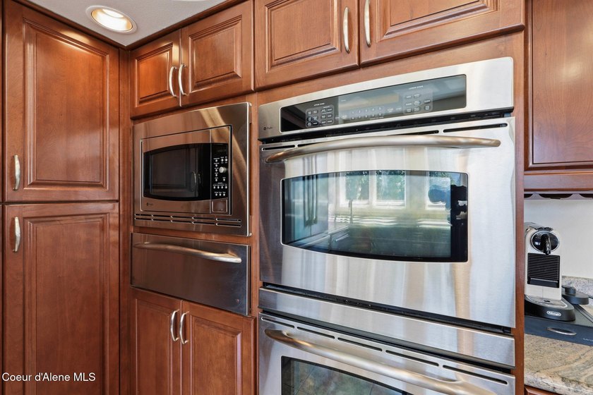 Exceptional, custom home located within the prestigious - photo 20