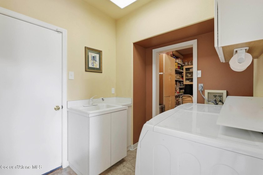 Exceptional, custom home located within the prestigious - photo 27