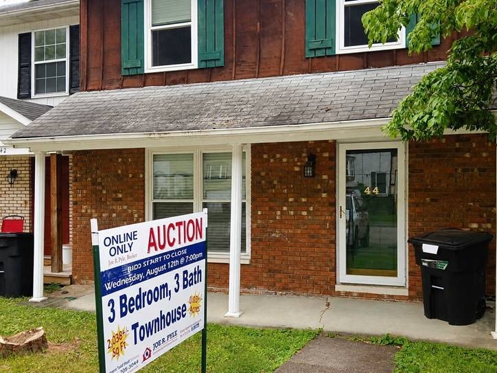 Disregard listing price. Property will be sold at auction. Enjoy - photo 4