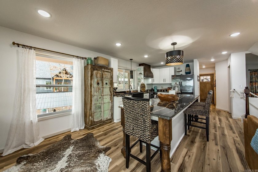 This incredible LAKE HOME, just a little over a year old, offers - photo 11