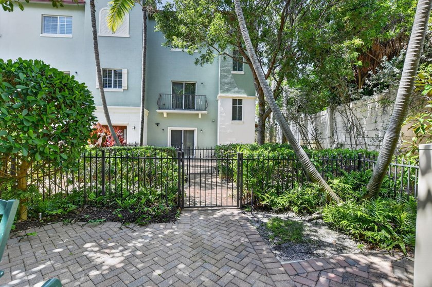 Rarely Available! Experience the best of East Boca living in - photo 45