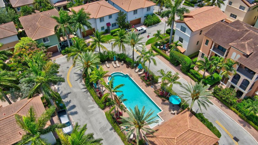 Rarely Available! Experience the best of East Boca living in - photo 50