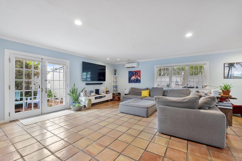 Desirable corner lot of nearly 10,000 sqft in the highly - photo 23