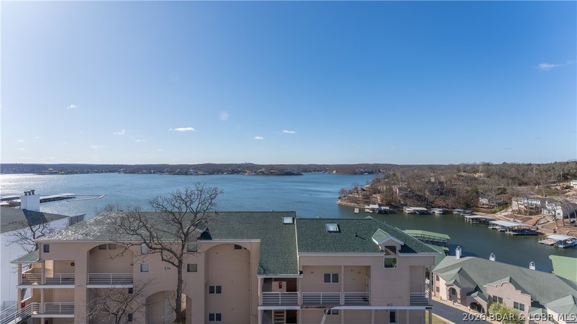 Located at the Lake of the Ozarks, this stunning turnkey 3BR/2BA - photo 25