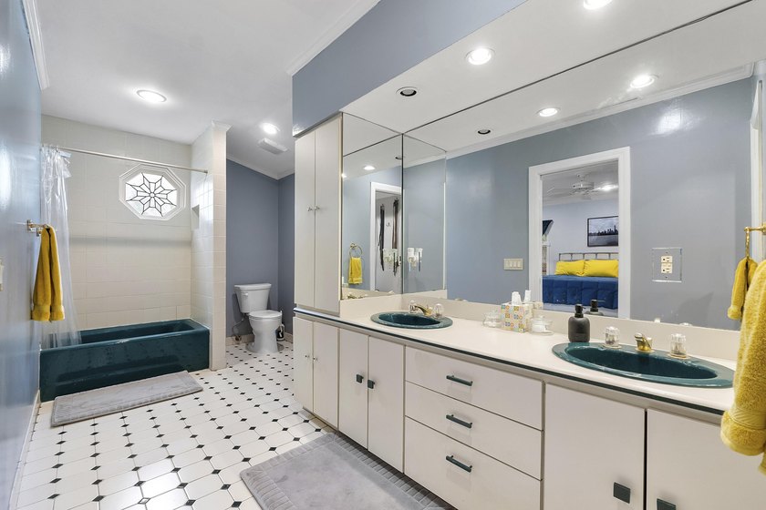 Desirable corner lot of nearly 10,000 sqft in the highly - photo 27