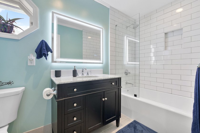 Desirable corner lot of nearly 10,000 sqft in the highly - photo 31