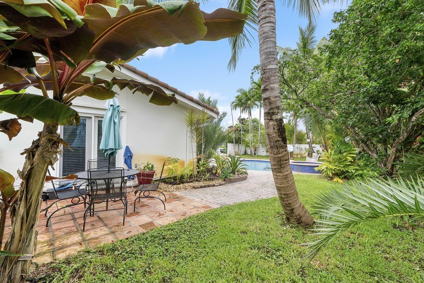 Desirable corner lot of nearly 10,000 sqft in the highly - photo 37