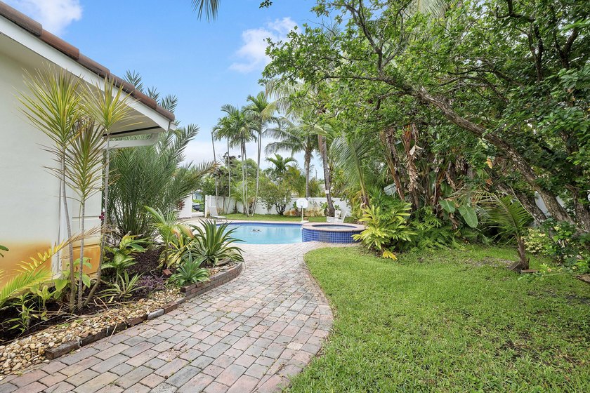 Desirable corner lot of nearly 10,000 sqft in the highly - photo 38