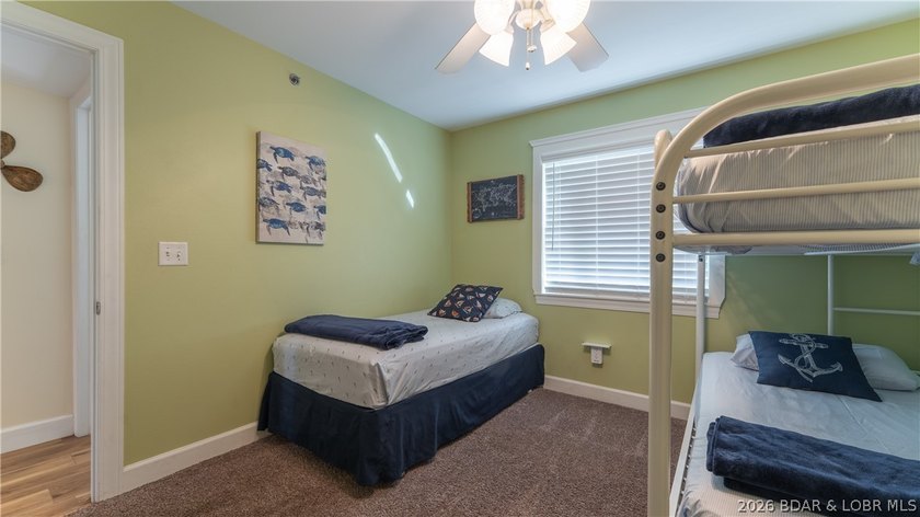 Experience the perfect blend of modern comfort &amp; lakeside living - photo 12