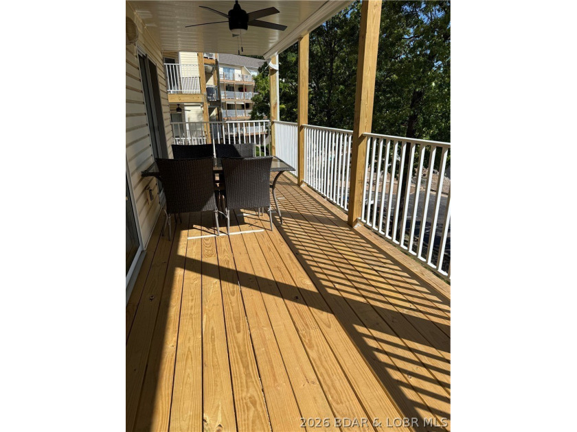 Experience the perfect blend of modern comfort &amp; lakeside living - photo 17