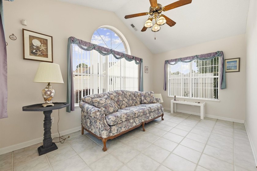 Welcome to this beautifully maintained all-brick 3-bedroom - photo 17