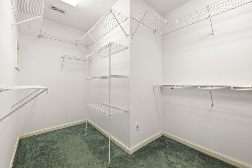 Welcome to this beautifully maintained all-brick 3-bedroom - photo 23