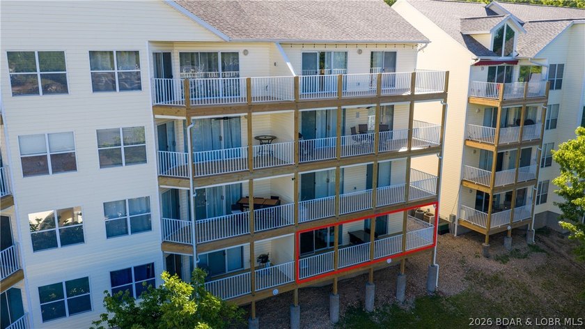 Experience the perfect blend of modern comfort &amp; lakeside living - photo 24