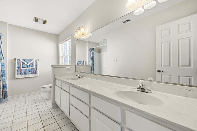 Welcome to this beautifully maintained all-brick 3-bedroom - photo 25