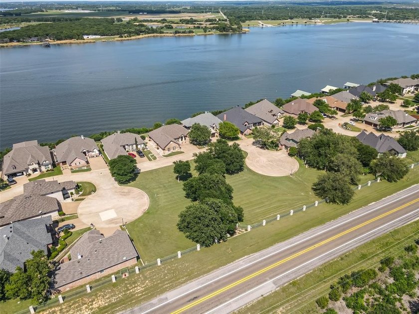 Nestled on a quiet street within the prestigious gated Bluff - photo 5