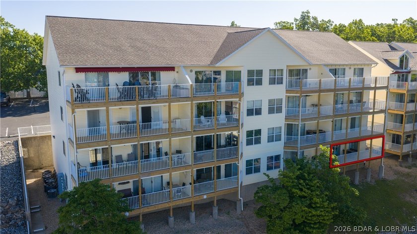 Experience the perfect blend of modern comfort &amp; lakeside living - photo 36